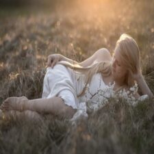 انواع ژست مدلینگ دراز کشیدن