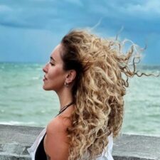 ژست مدلینگ نیم رخ