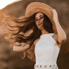 ژست مدلینگ حرکت موها